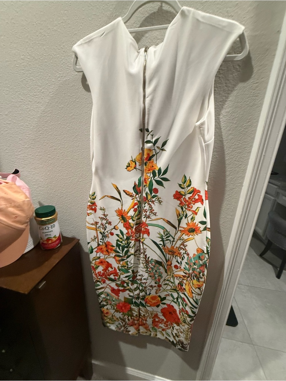 White Floral V-Neck Sheath Dress - Picture 2 of 2
